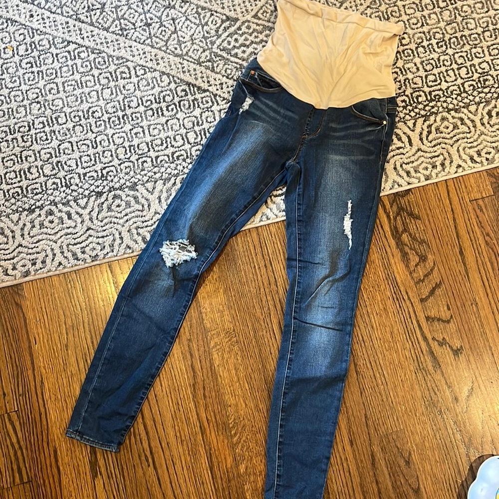 Articles of society ripped maternity Jean size 26